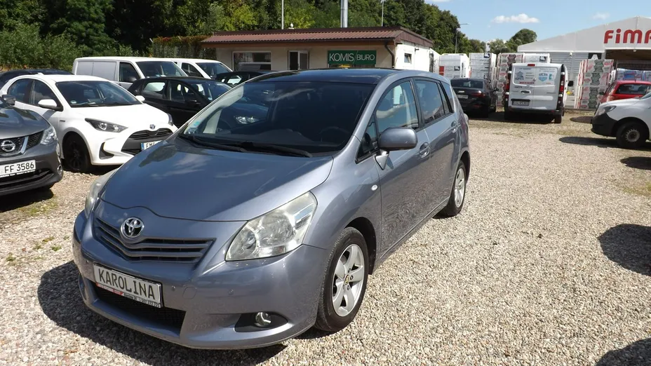 TOYOTA Verso -