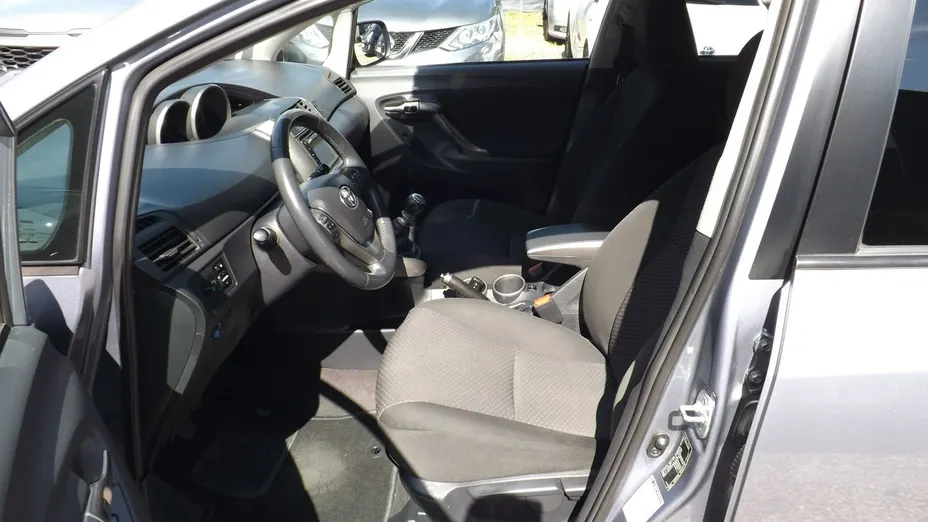TOYOTA Verso -