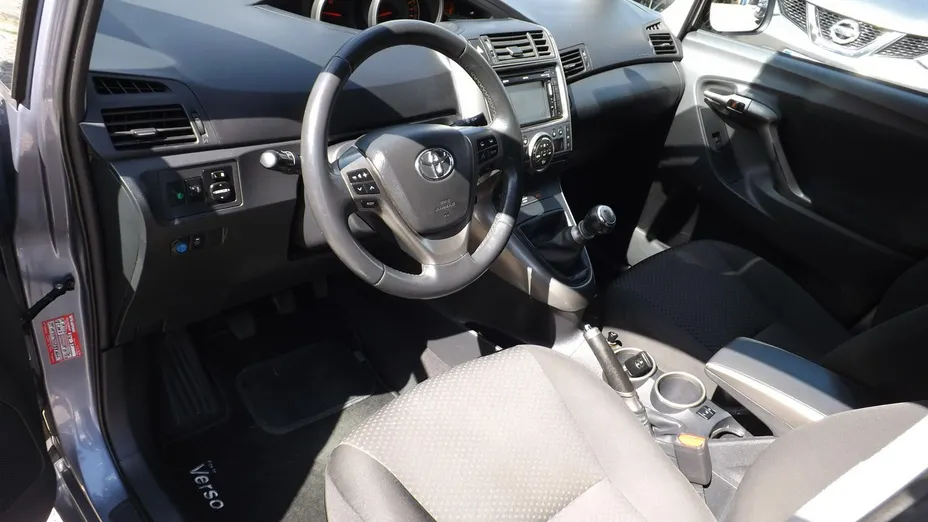 TOYOTA Verso -