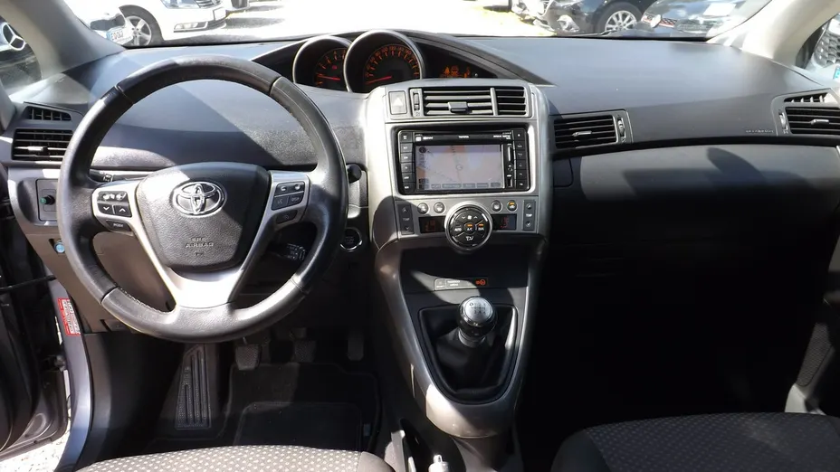 TOYOTA Verso -