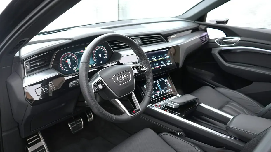 AUDI SQ8 e-tron -