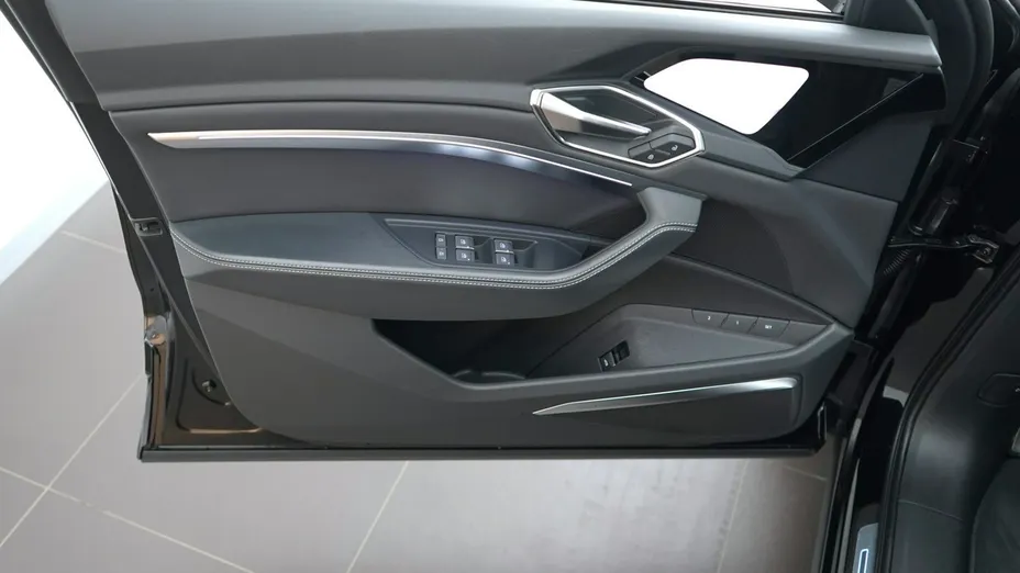 AUDI SQ8 e-tron -