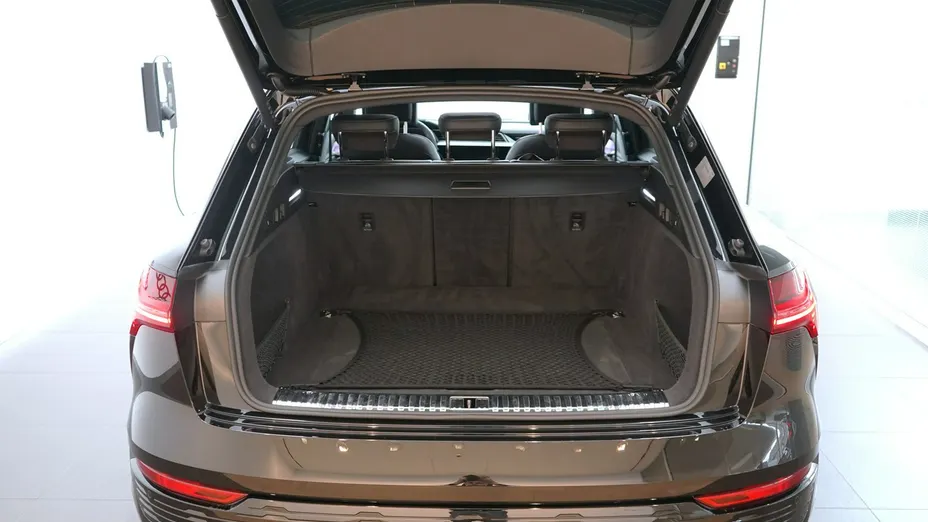 AUDI SQ8 e-tron -