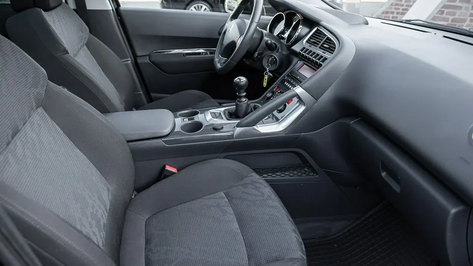PEUGEOT 3008 -