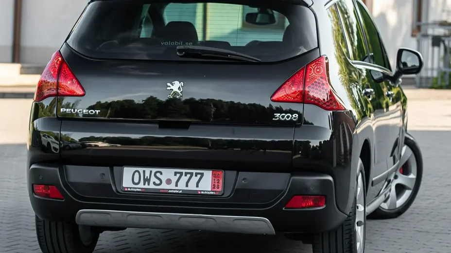 PEUGEOT 3008 -