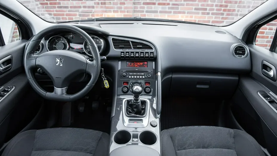 PEUGEOT 3008 -