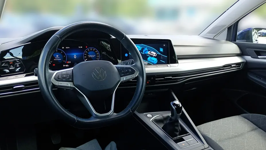 VOLKSWAGEN Golf -