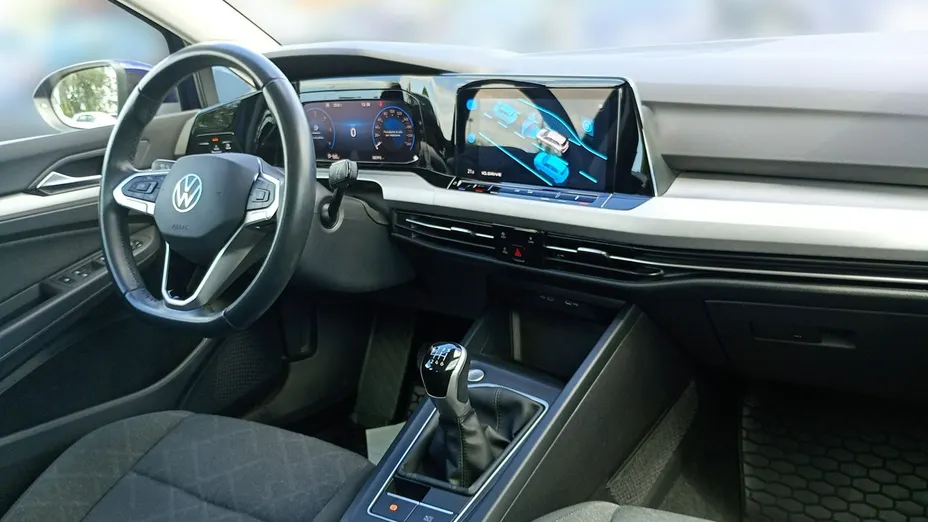 VOLKSWAGEN Golf -