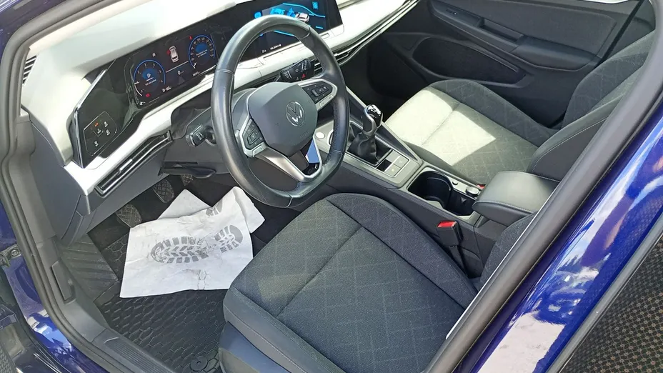VOLKSWAGEN Golf -