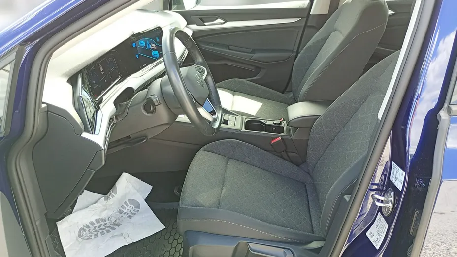 VOLKSWAGEN Golf -