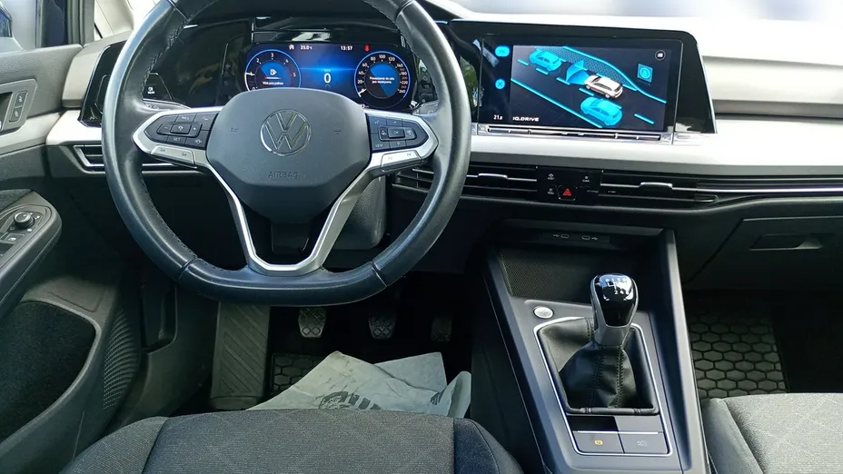VOLKSWAGEN Golf -
