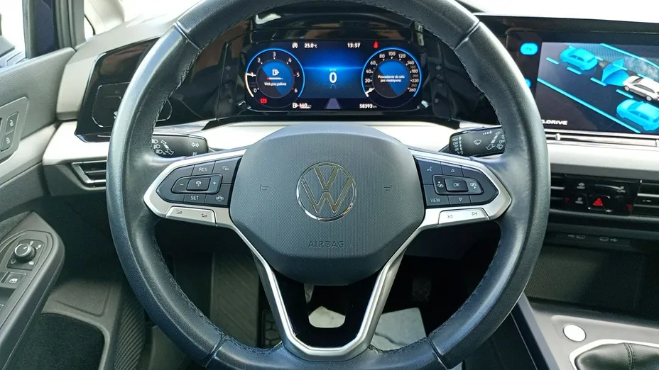 VOLKSWAGEN Golf -