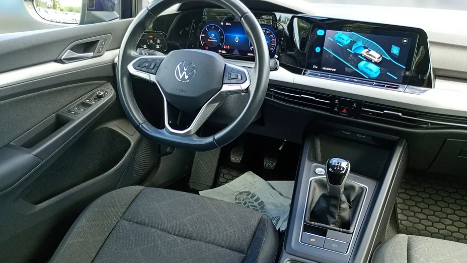 VOLKSWAGEN Golf -