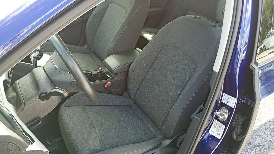 VOLKSWAGEN Golf -