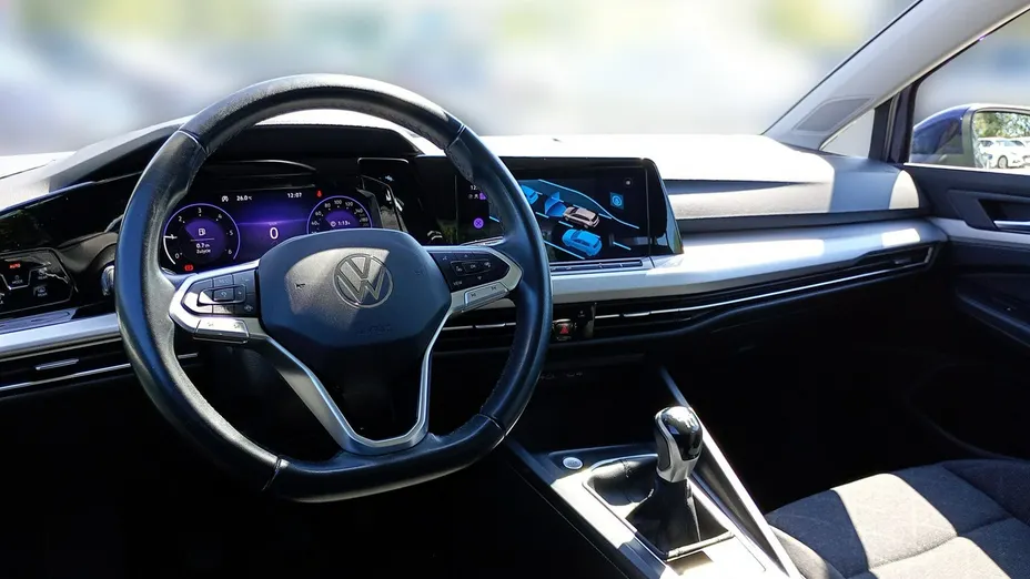 VOLKSWAGEN Golf -