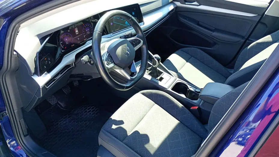 VOLKSWAGEN Golf -