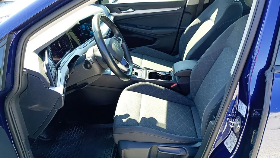 VOLKSWAGEN Golf -