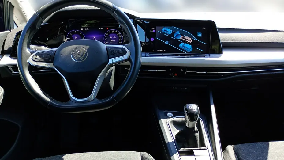 VOLKSWAGEN Golf -