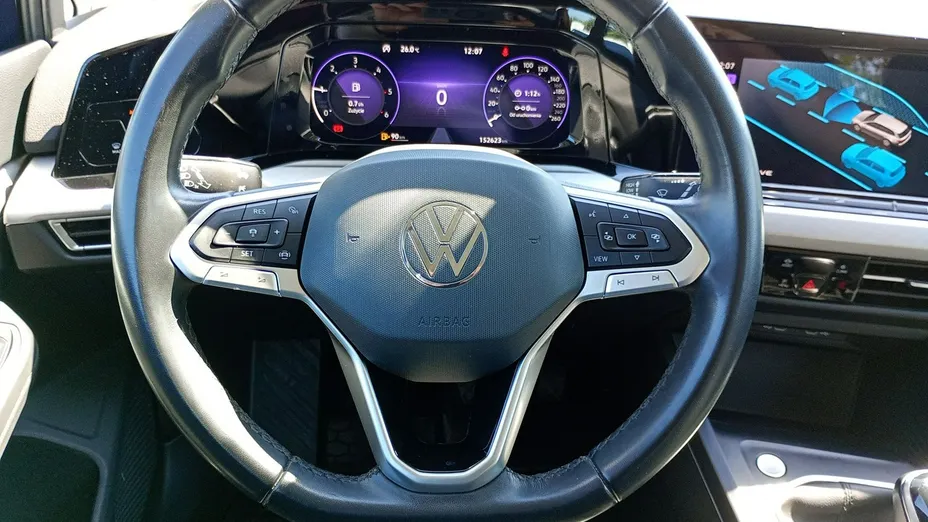 VOLKSWAGEN Golf -