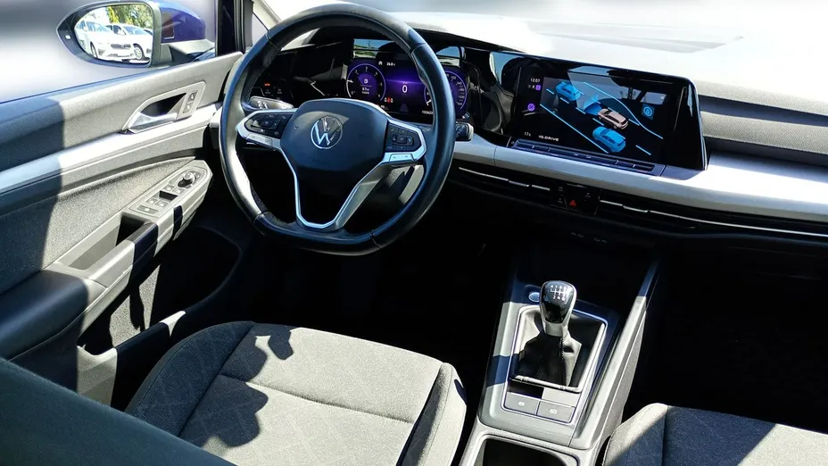 VOLKSWAGEN Golf -