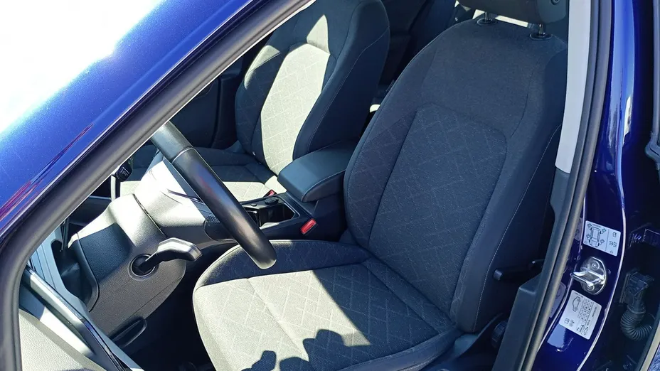 VOLKSWAGEN Golf -