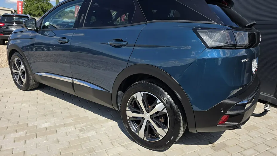 PEUGEOT 3008 -