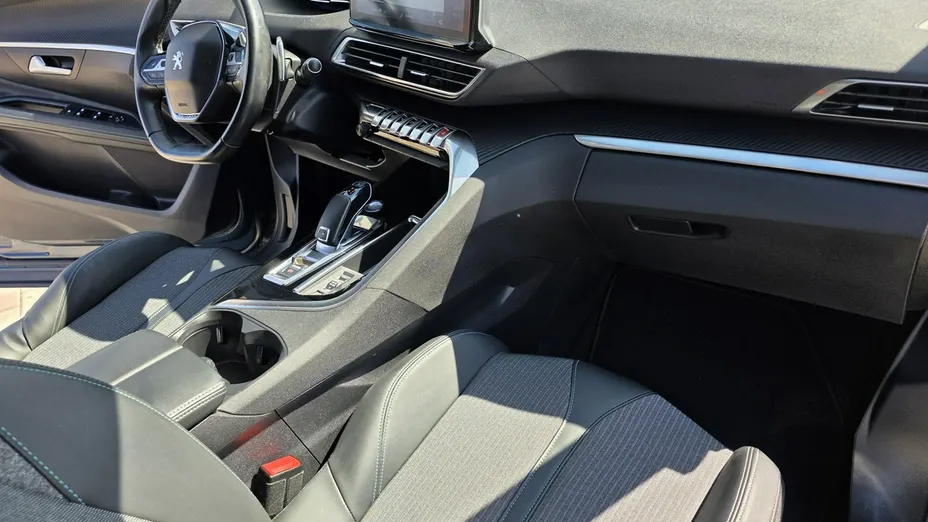 PEUGEOT 3008 -