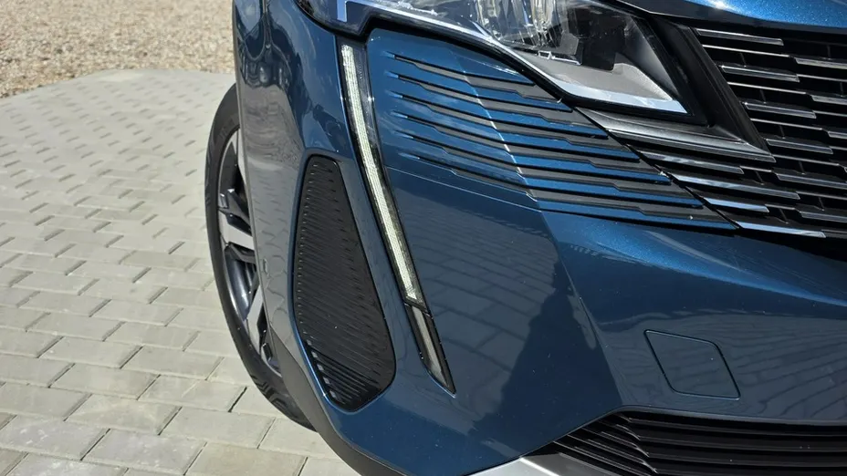 PEUGEOT 3008 -