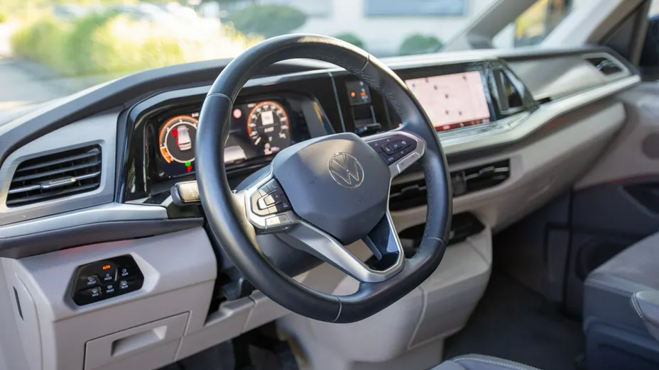 VOLKSWAGEN Multivan -