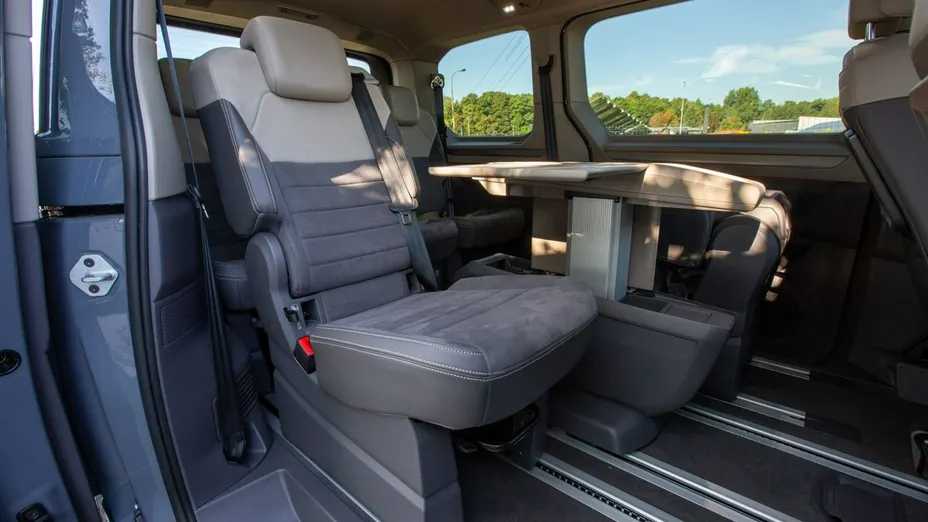 VOLKSWAGEN Multivan -