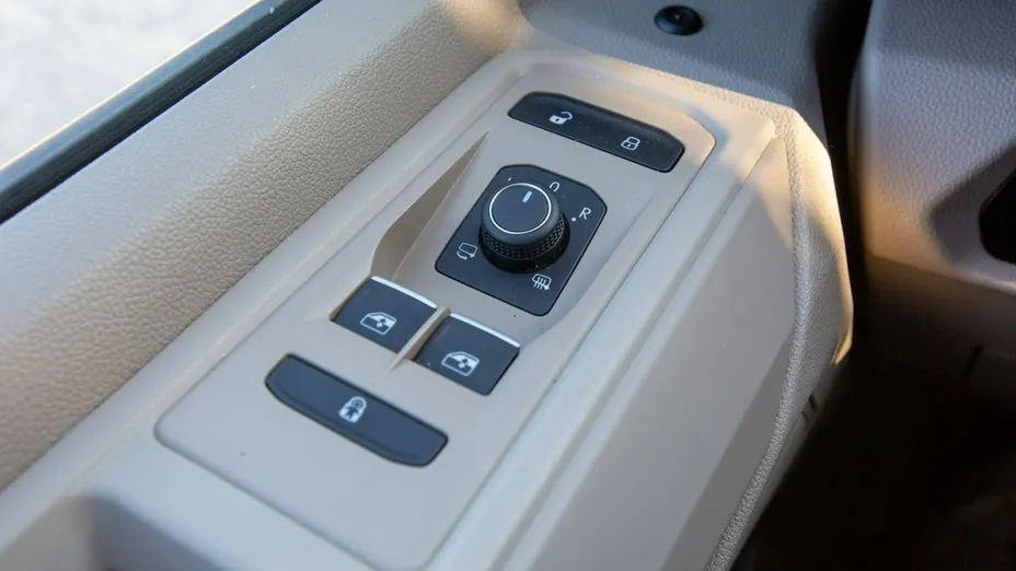 VOLKSWAGEN Multivan -