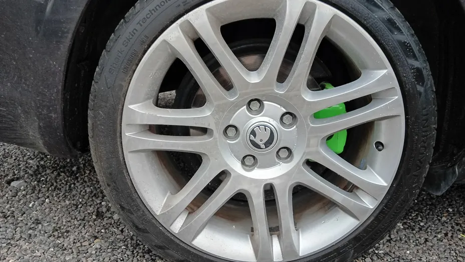 SKODA Superb -