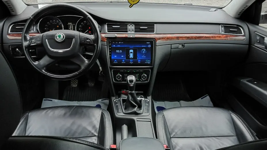 SKODA Superb -