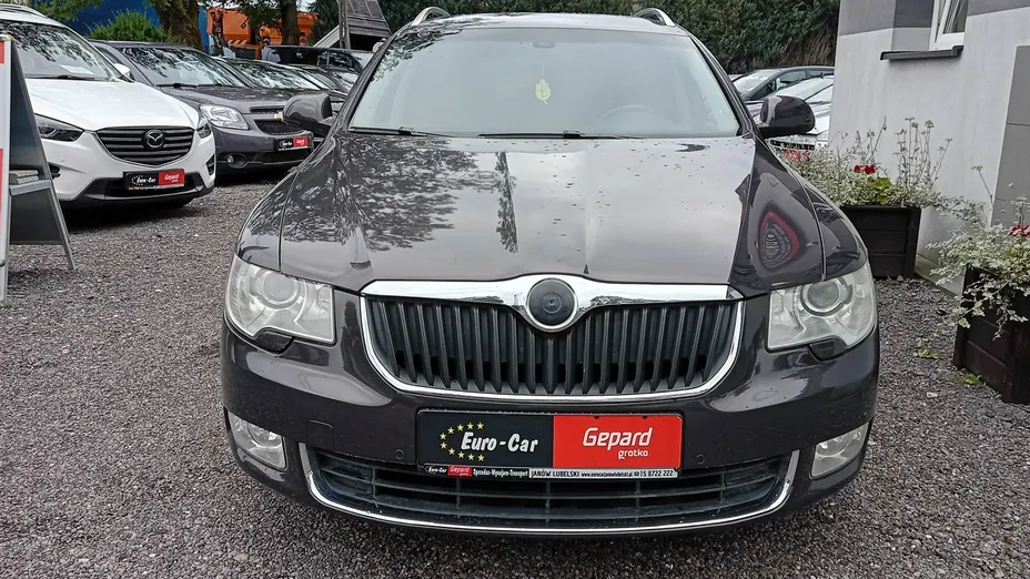 SKODA Superb -