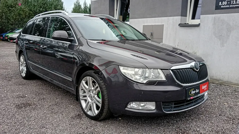 SKODA Superb -