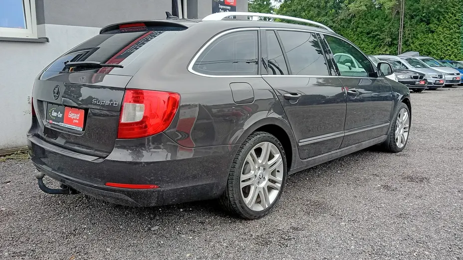 SKODA Superb -
