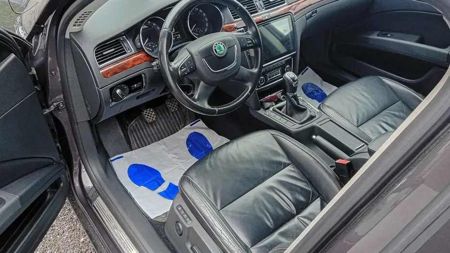 SKODA Superb -