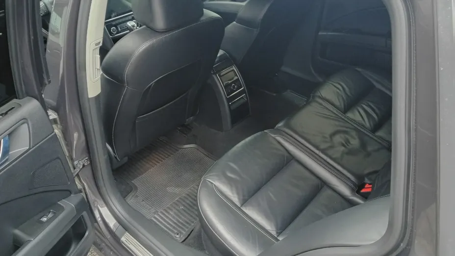 SKODA Superb -