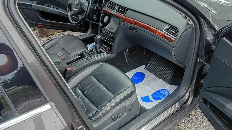 SKODA Superb -