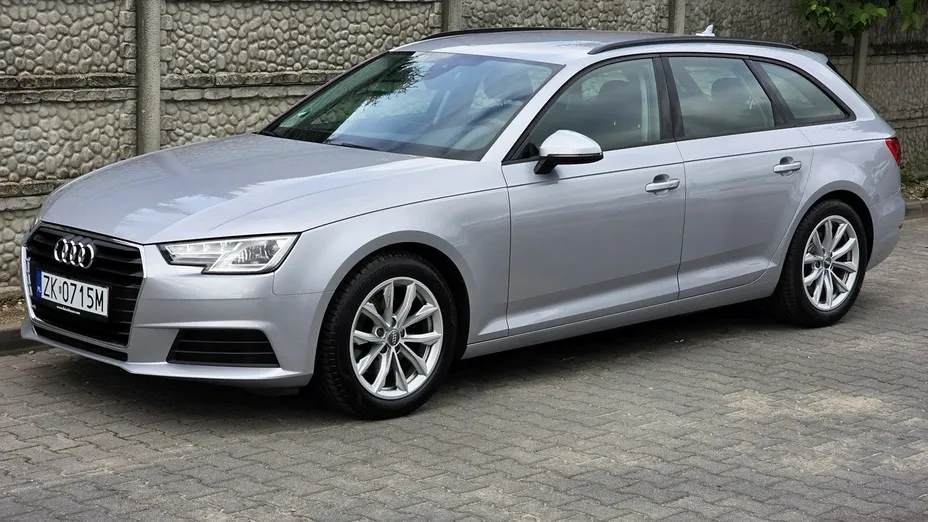 AUDI A4 -