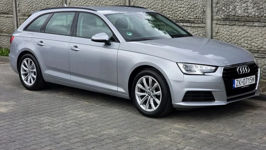 AUDI A4 -