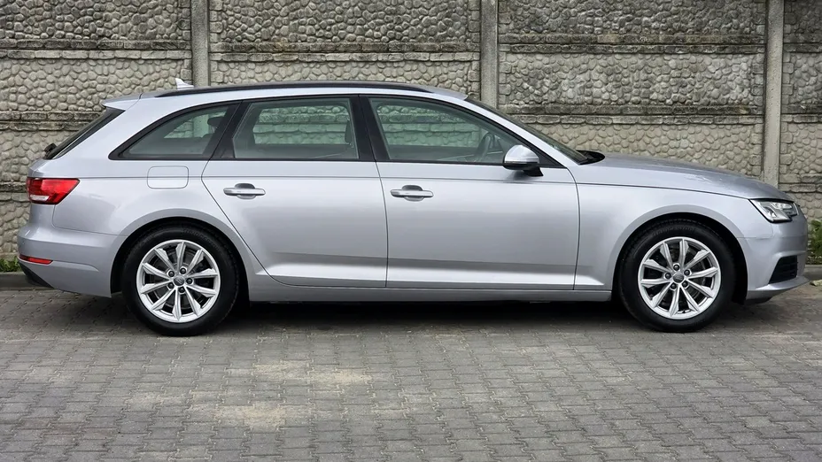 AUDI A4 -