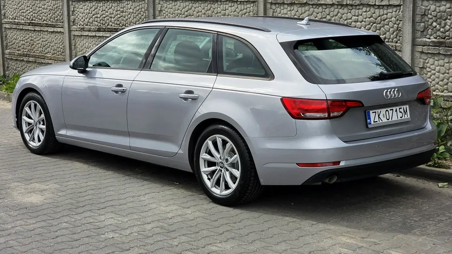 AUDI A4 -