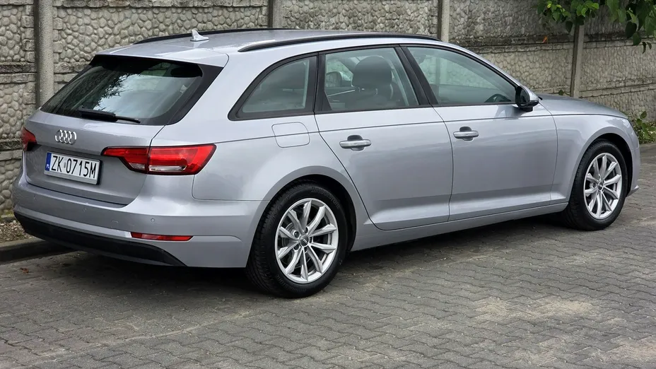AUDI A4 -