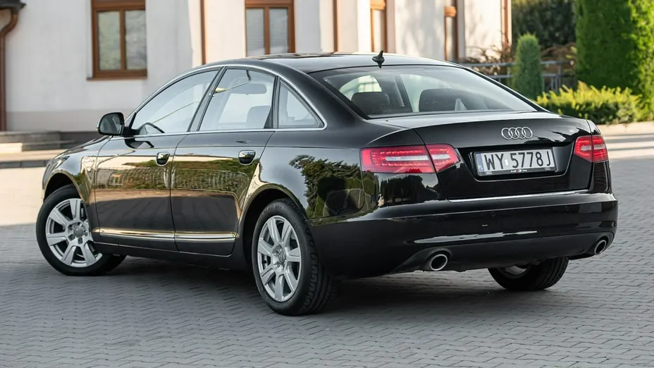 AUDI A6 -
