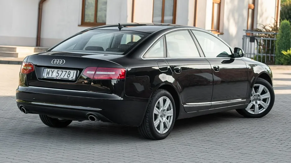 AUDI A6 -