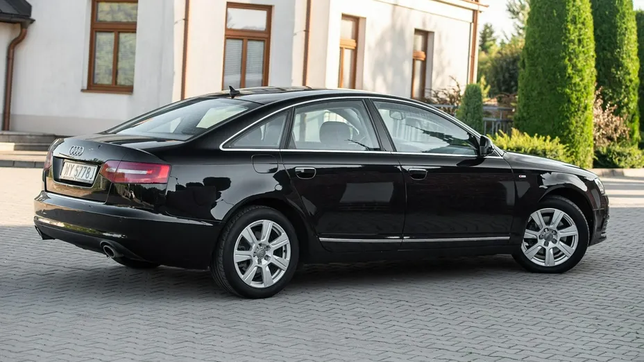 AUDI A6 -