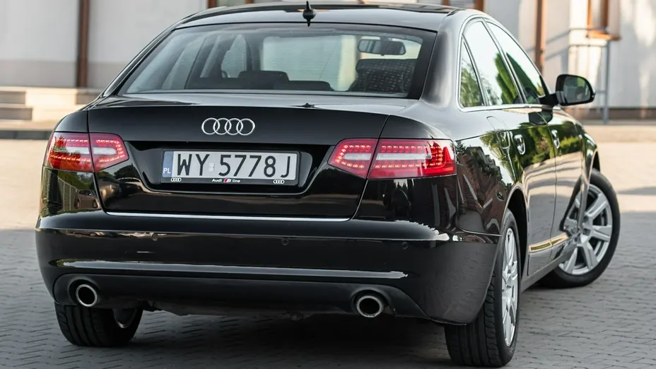 AUDI A6 -