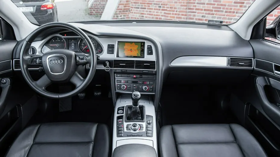 AUDI A6 -