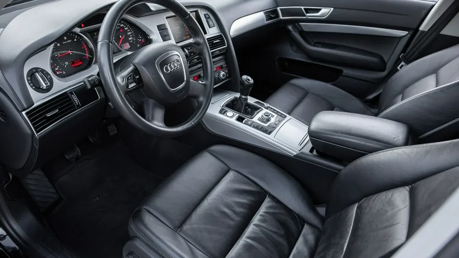 AUDI A6 -